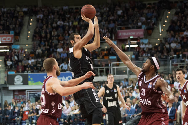 以最近两届 以最近两届