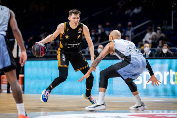 基所在的球 基所在的球