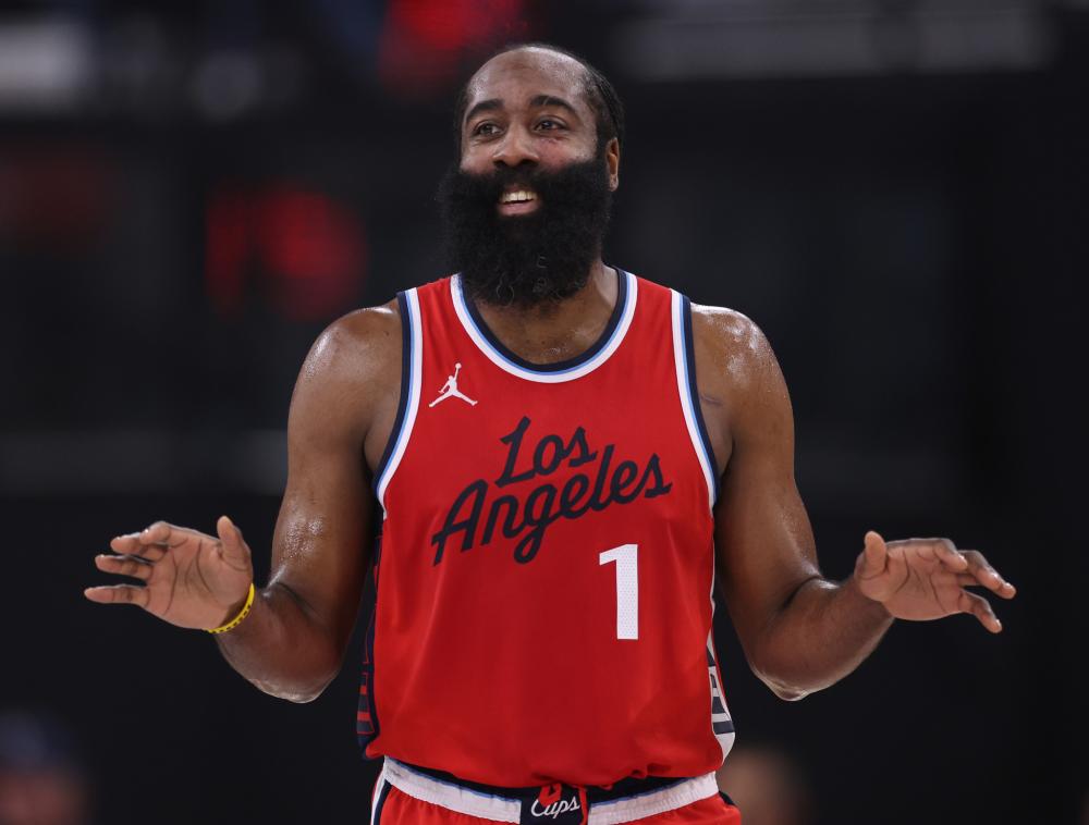 曼城面临更 曼城面临更